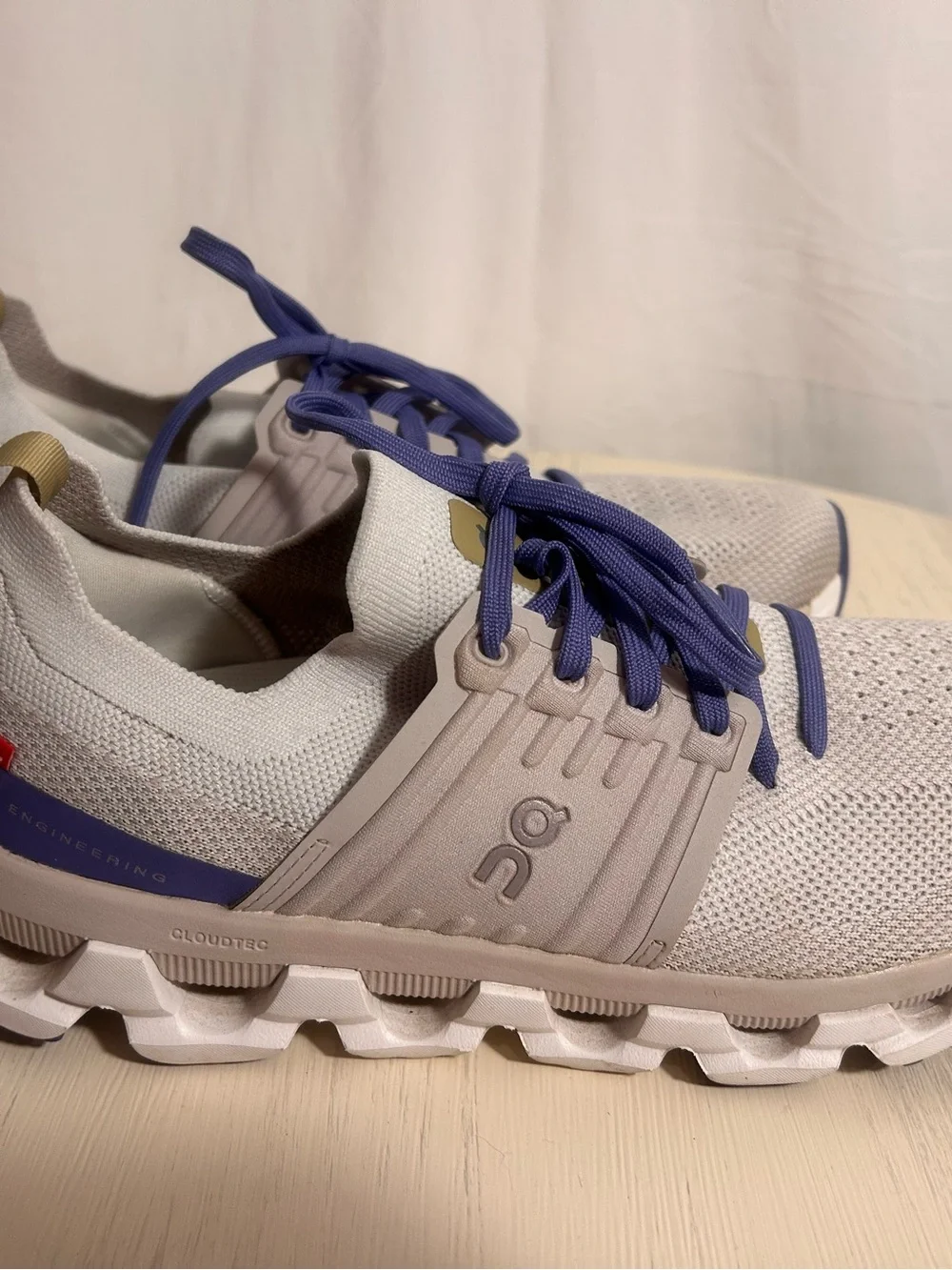 On Running Women’s Sneakers in Light Gray/White with Purple Laces